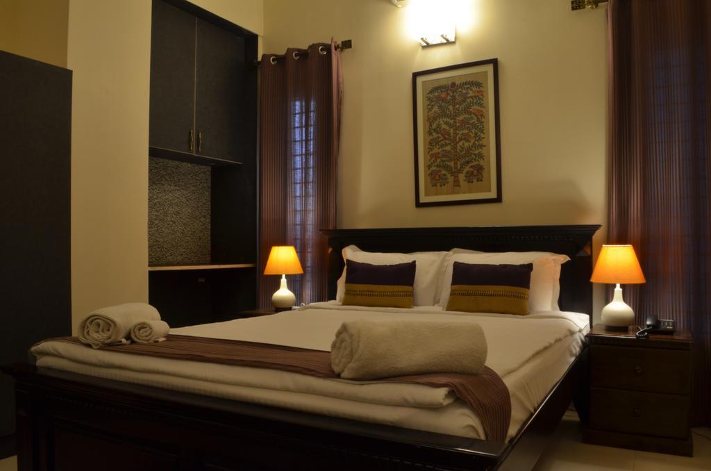 Luxtay Suites Bangalore Chambre photo