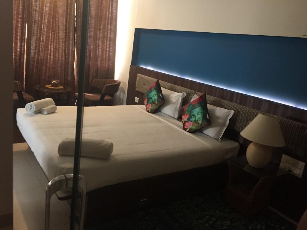 Luxtay Suites Bangalore Chambre photo