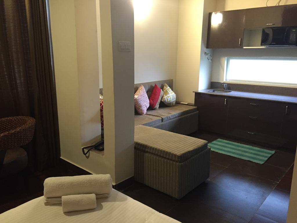 Luxtay Suites Bangalore Chambre photo