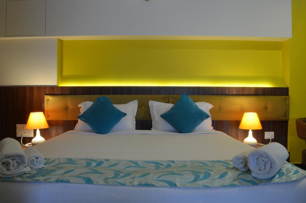 Luxtay Suites Bangalore Chambre photo